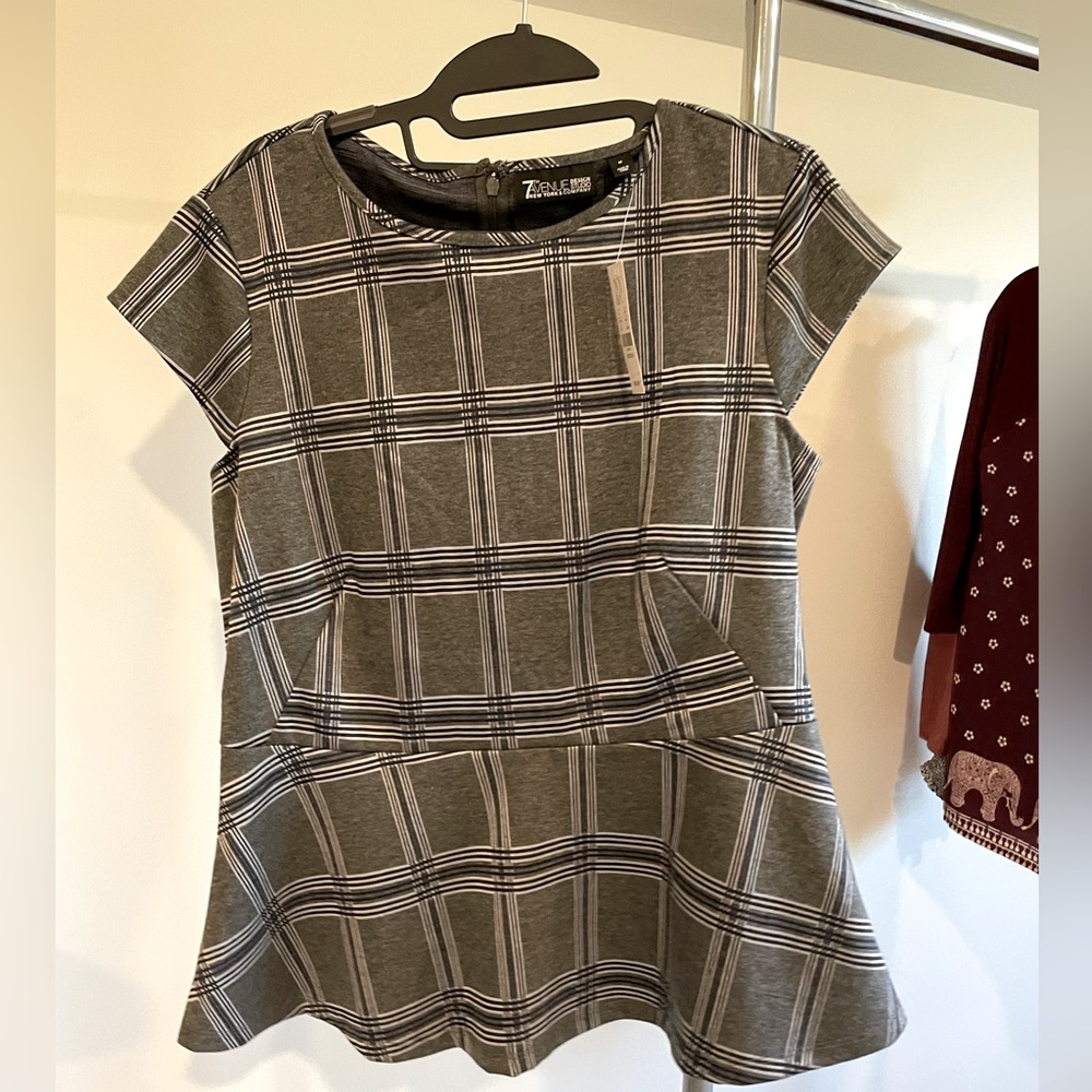 New York & Company Blouse with tags size M